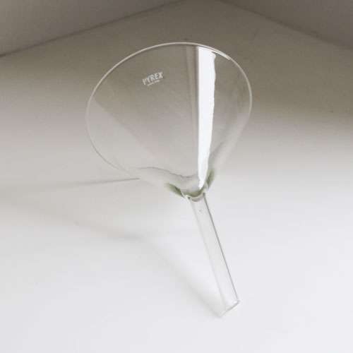 Entonnoir PYREX 60° à tige courte, bord renforcé, diamètre extérieur pavillon 125mm