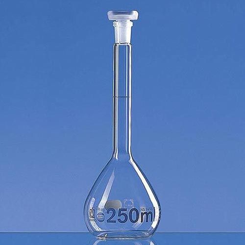 Fiole jaugée, classe A, BRAND®, en verre borosilicaté 3.3 avec bouchon en verre