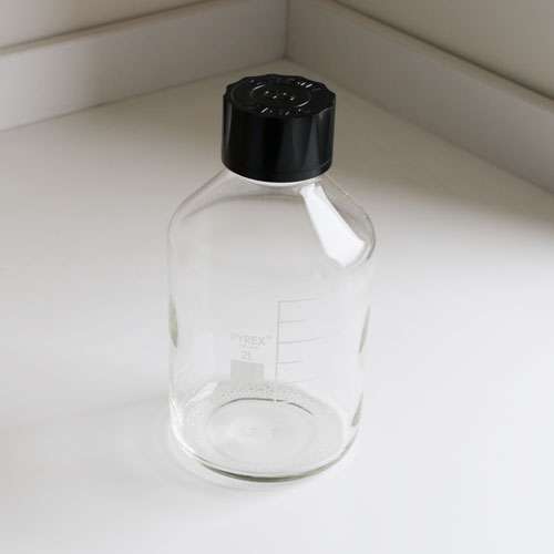 Flacon verre borosilicaté PYREX®, gradué, avec bouchon