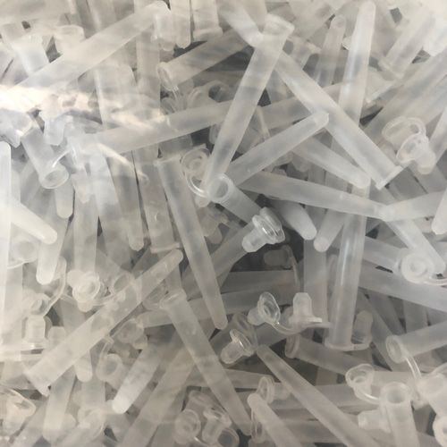 Microtube plastique en polypropylène (PP) incolore
