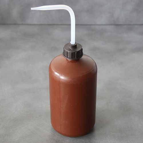 Pissette brune en polyethylène, 500 ml